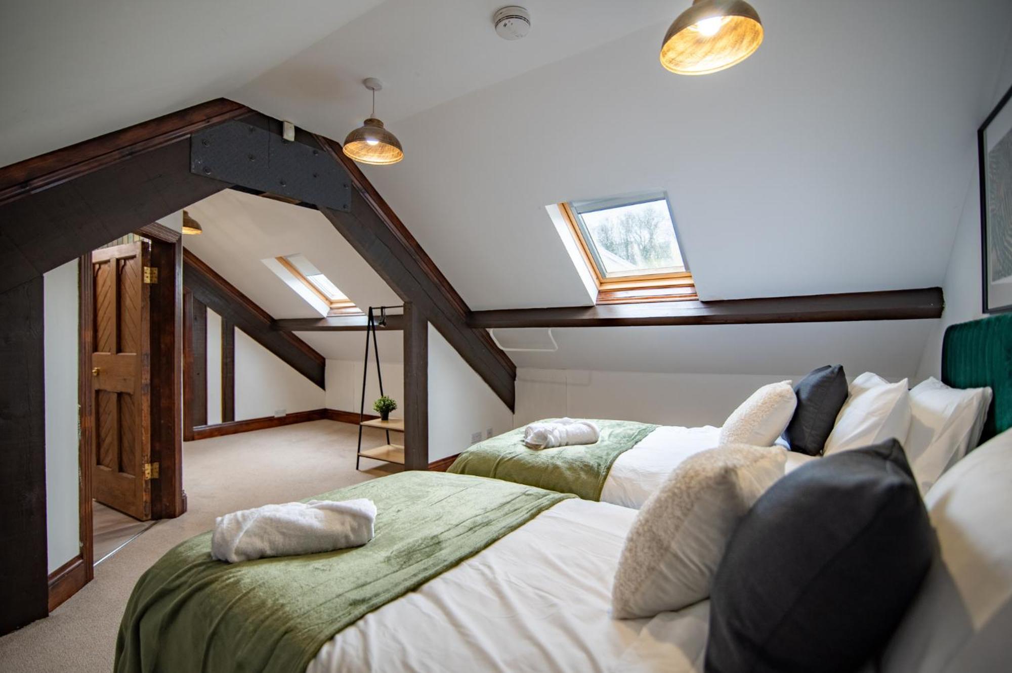Madison House - Converted Church 5 Bed Pontypool Eksteriør billede