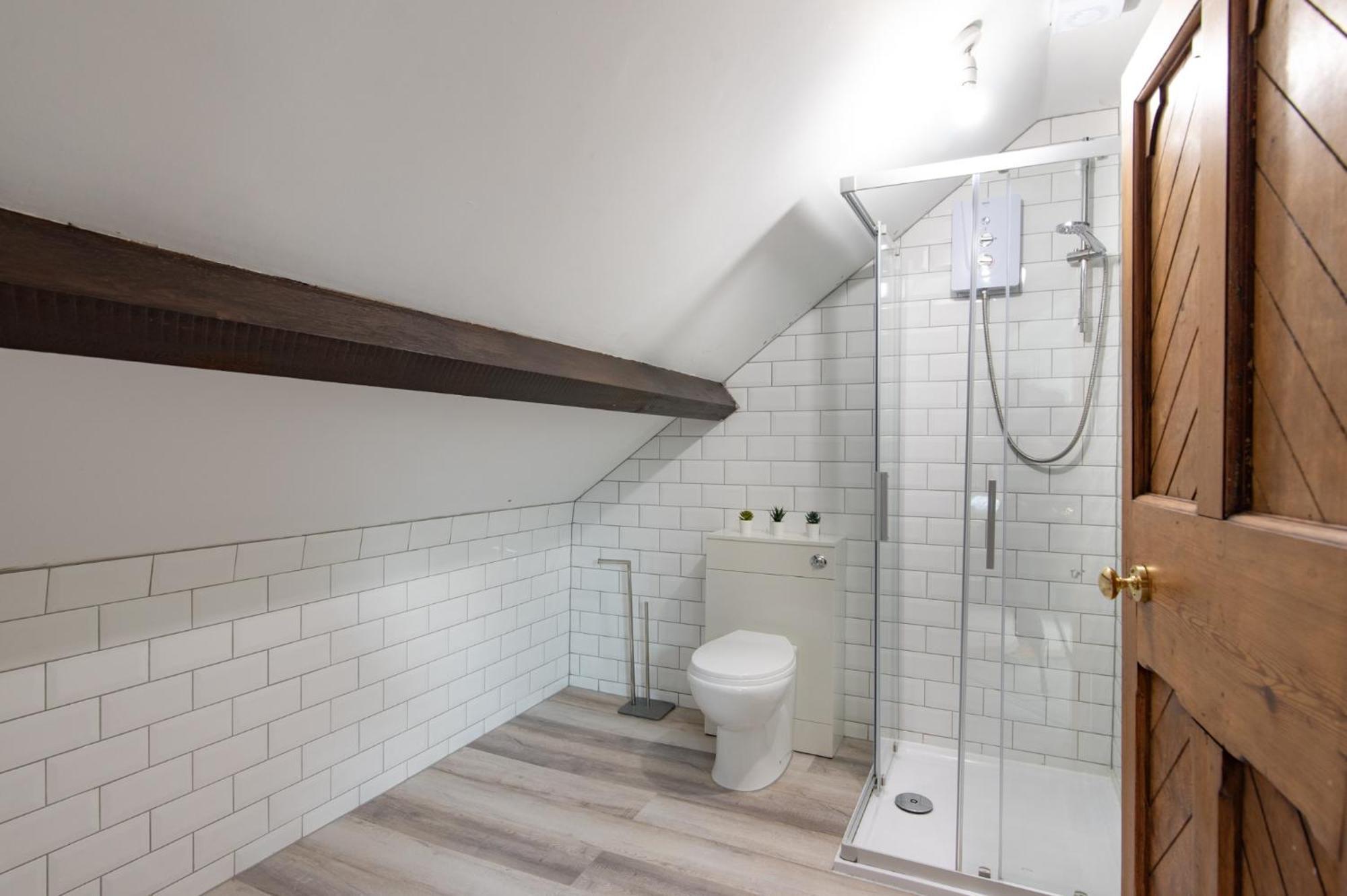 Madison House - Converted Church 5 Bed Pontypool Eksteriør billede