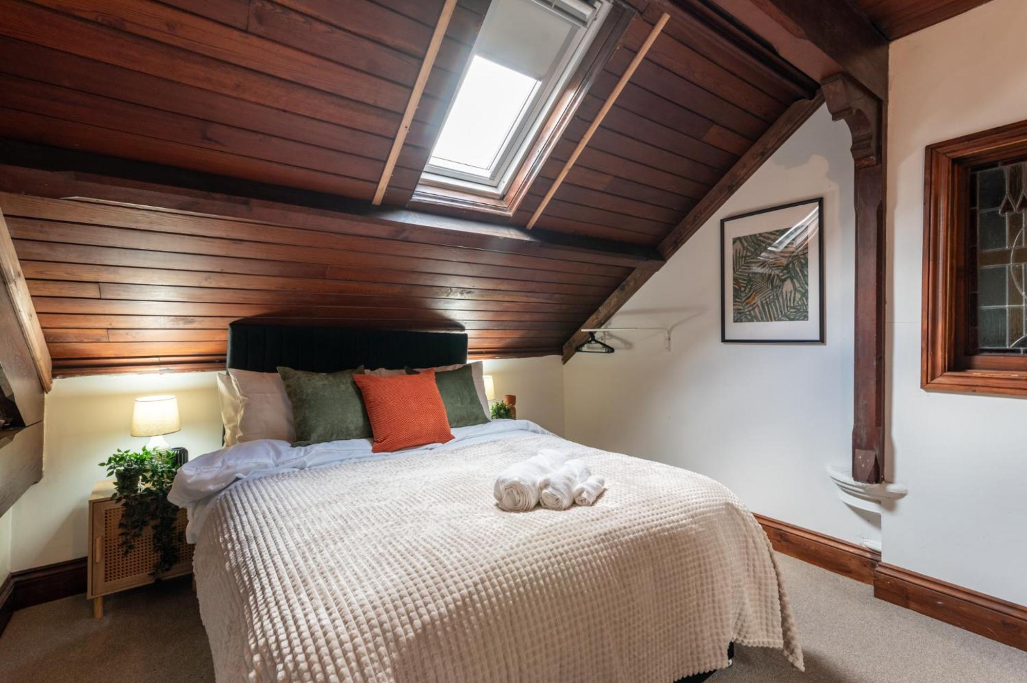 Madison House - Converted Church 5 Bed Pontypool Eksteriør billede
