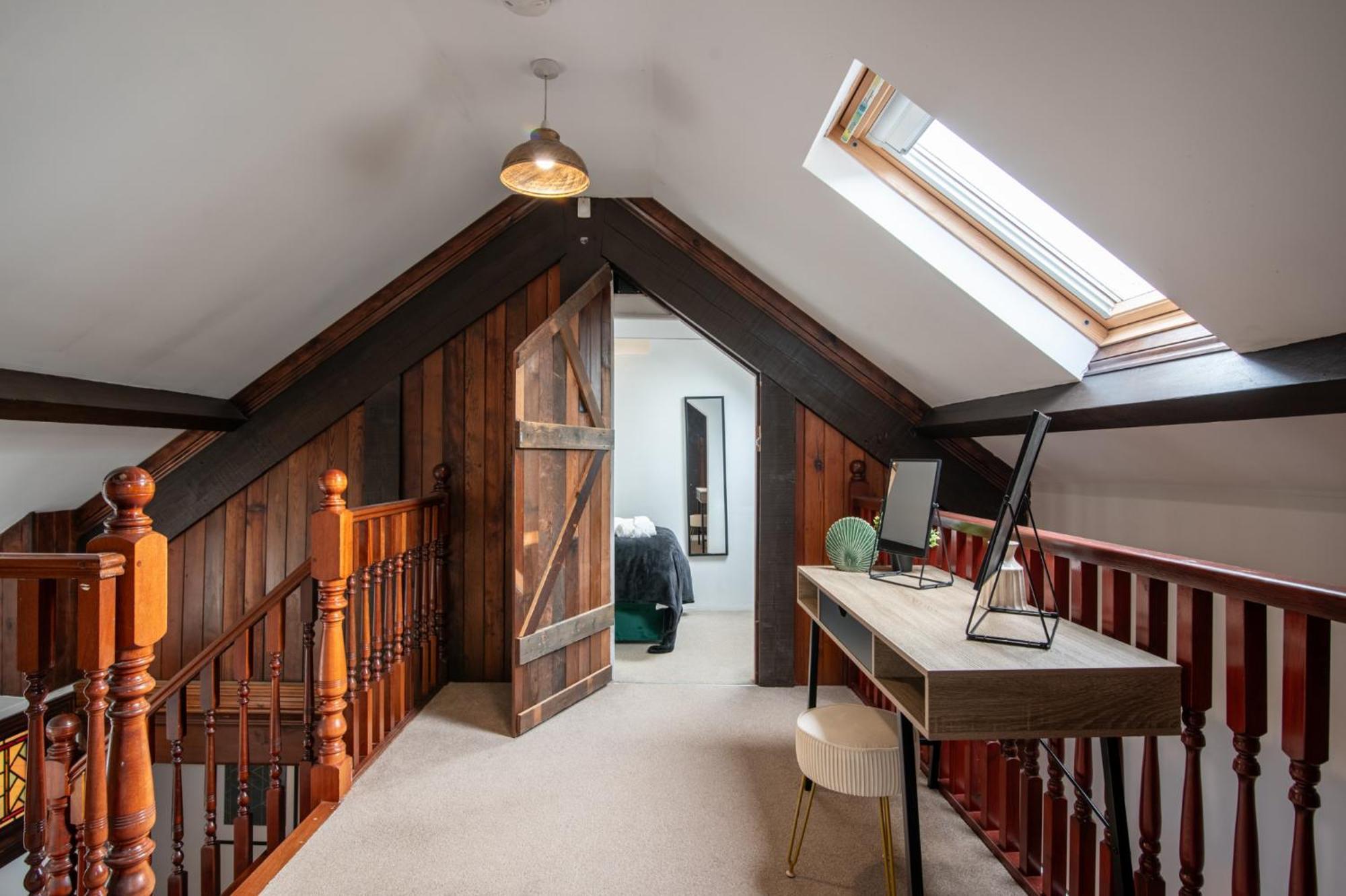 Madison House - Converted Church 5 Bed Pontypool Eksteriør billede