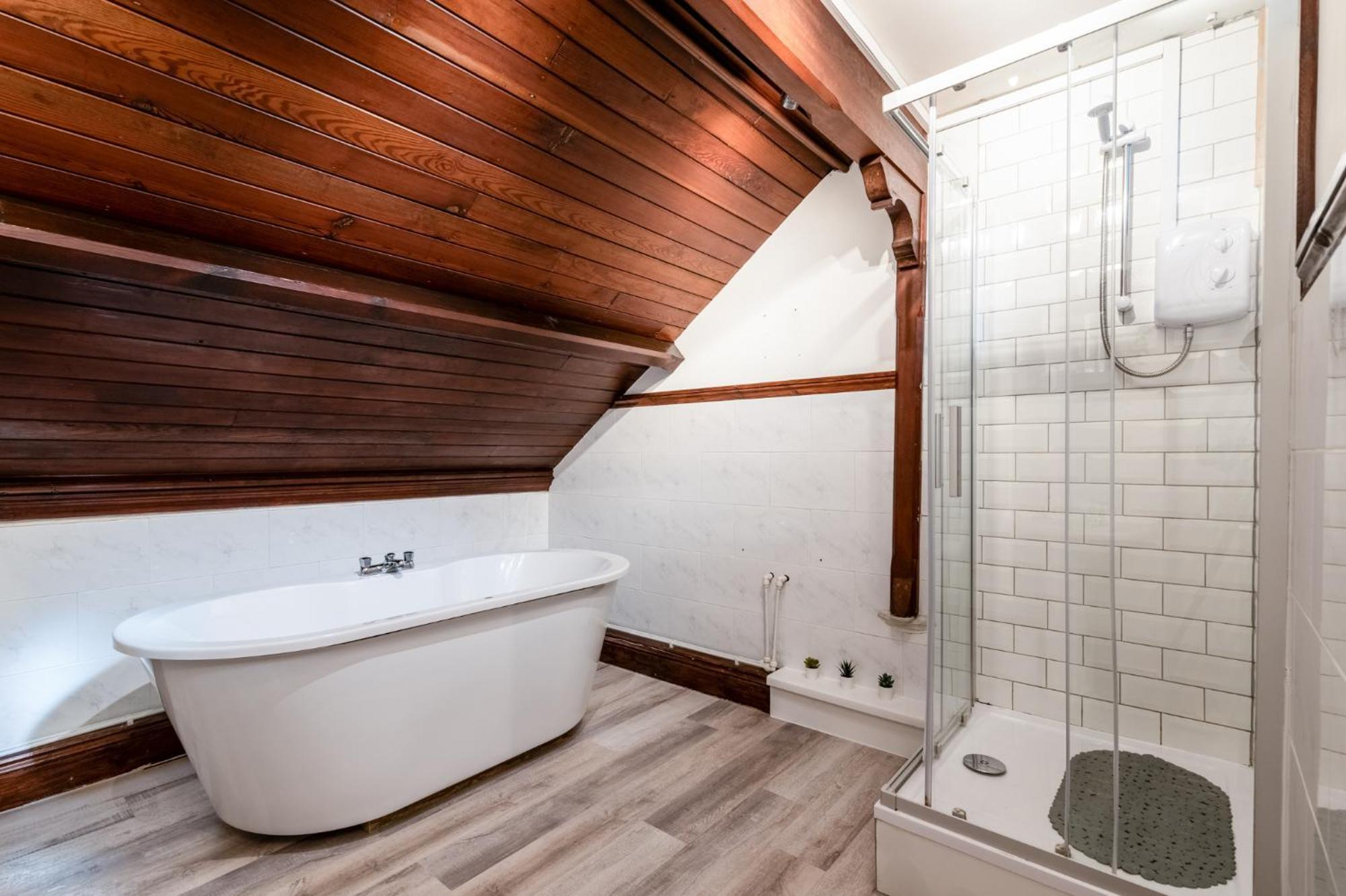Madison House - Converted Church 5 Bed Pontypool Eksteriør billede