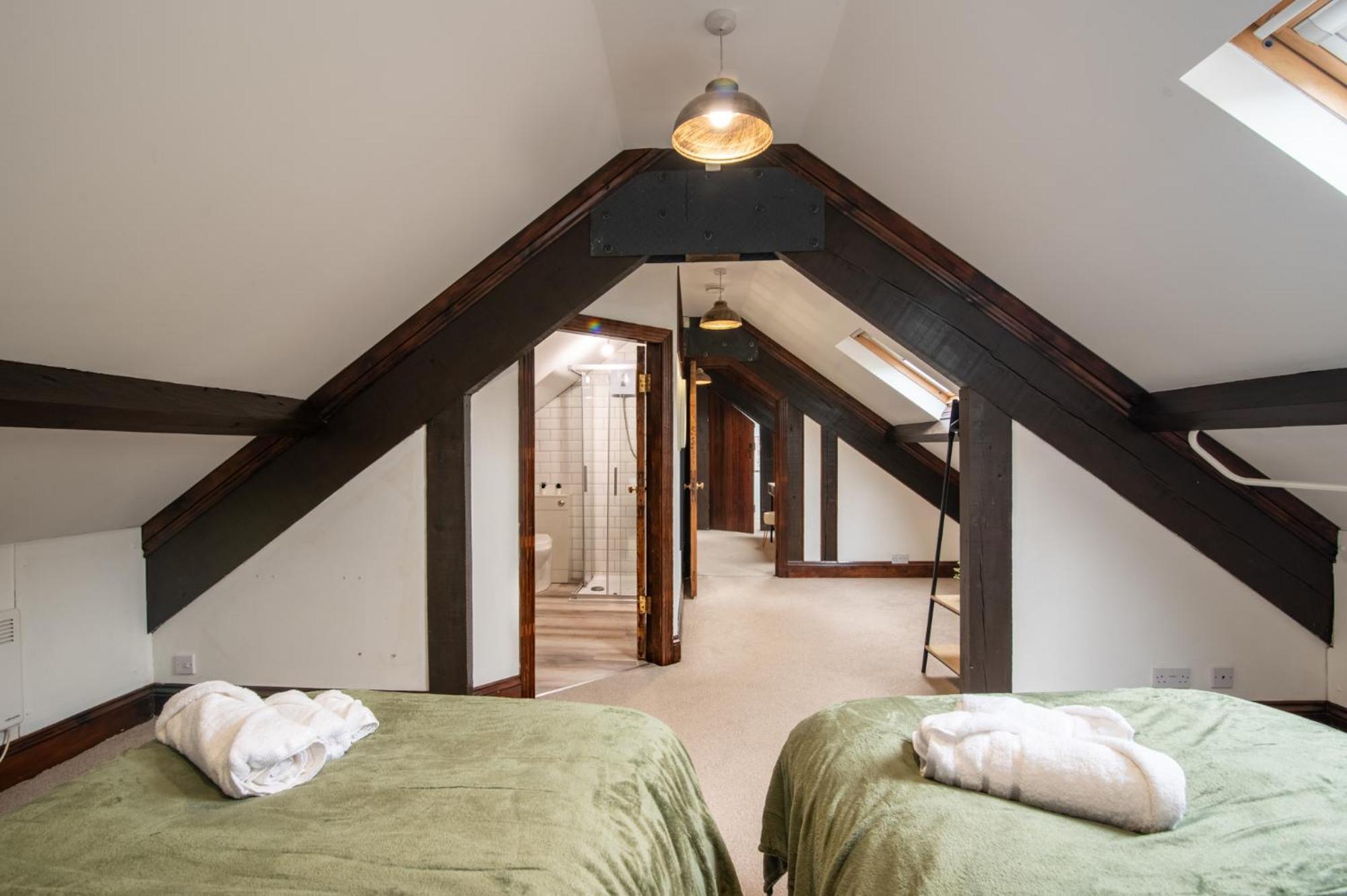 Madison House - Converted Church 5 Bed Pontypool Eksteriør billede
