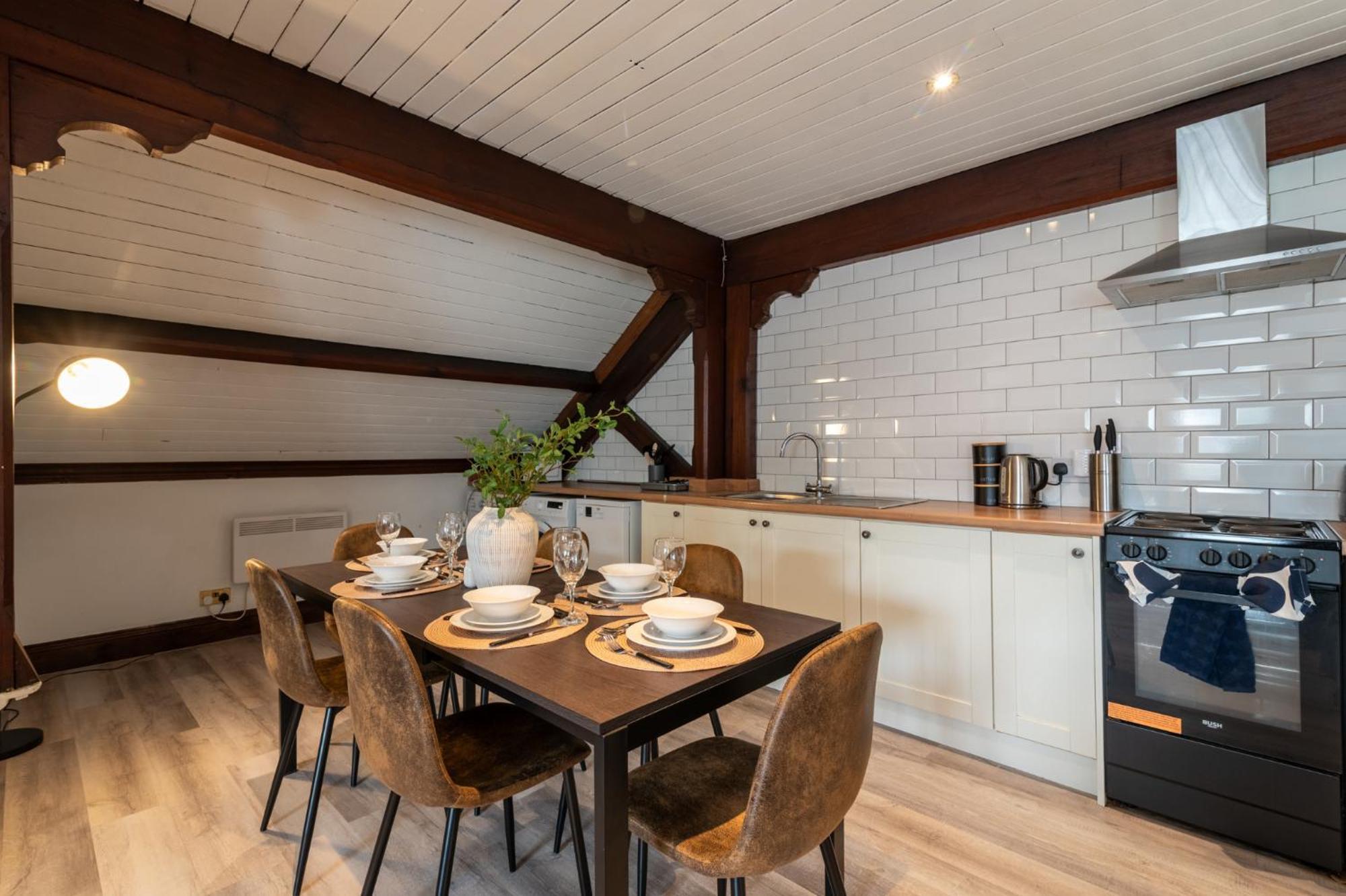 Madison House - Converted Church 5 Bed Pontypool Eksteriør billede