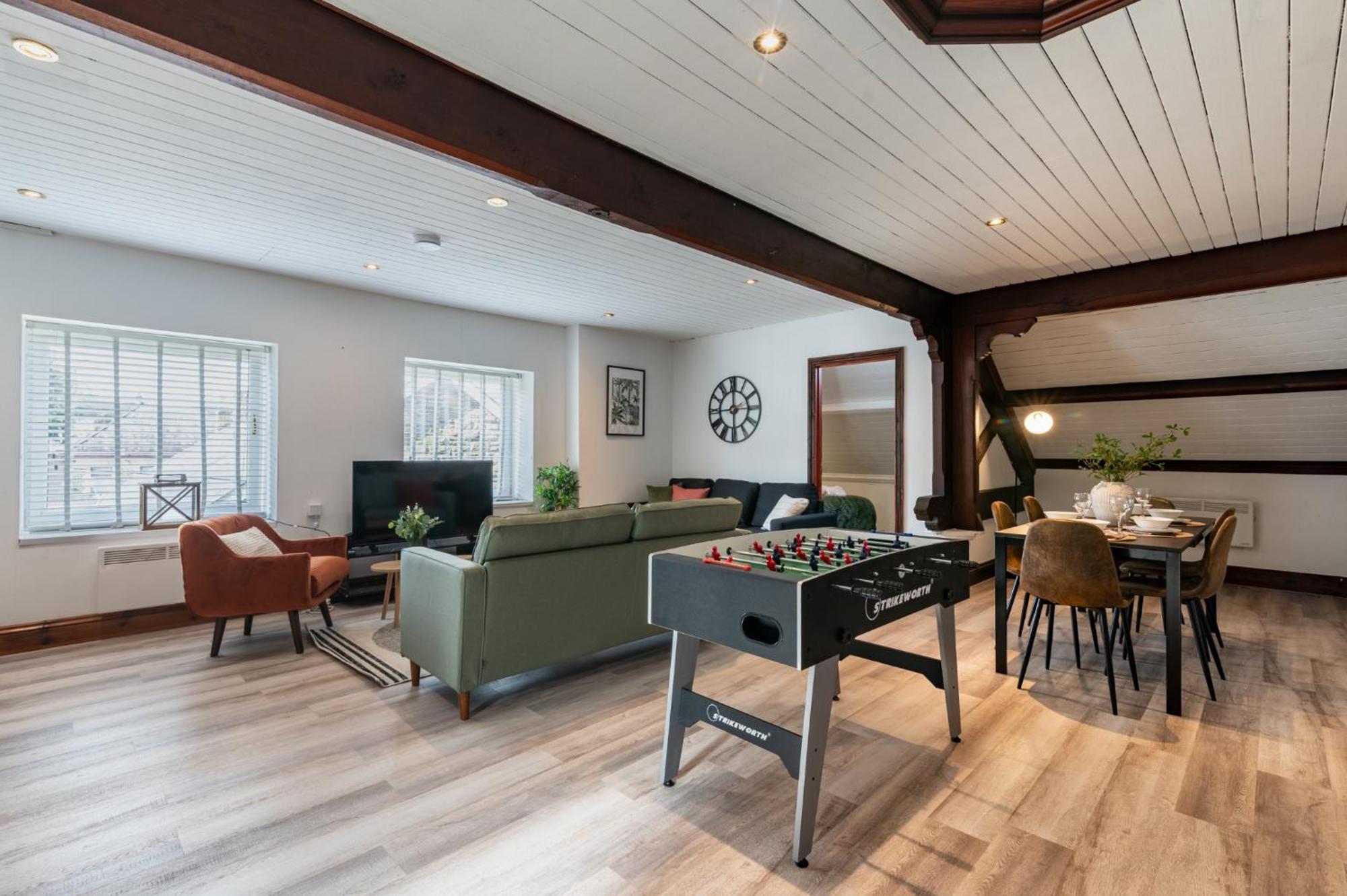 Madison House - Converted Church 5 Bed Pontypool Eksteriør billede